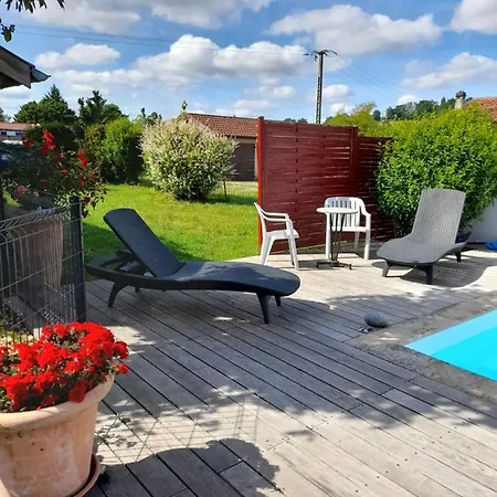 Les Hirondelles Puyoo