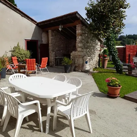 Les Hirondelles Bed & Breakfast *