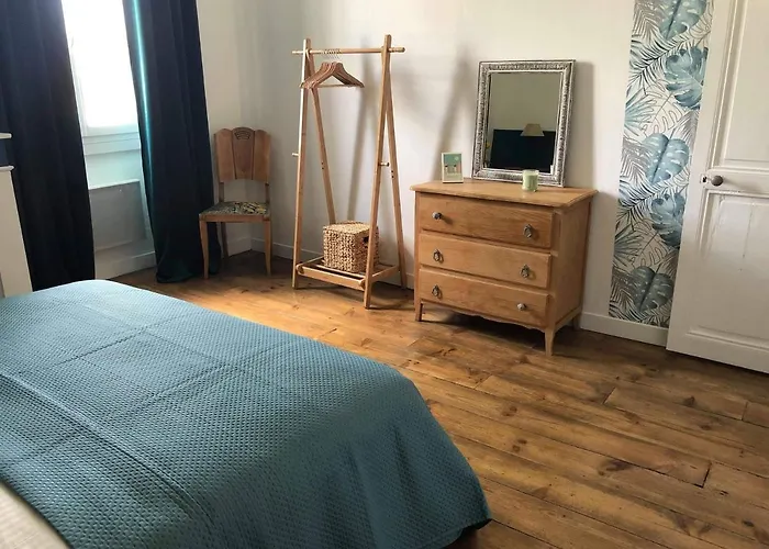 Les Hirondelles Bed & Breakfast